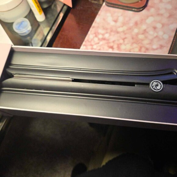 NOA FLOW 1.25 Ceramic Styler Flat Iron - Picture 3 of 3
